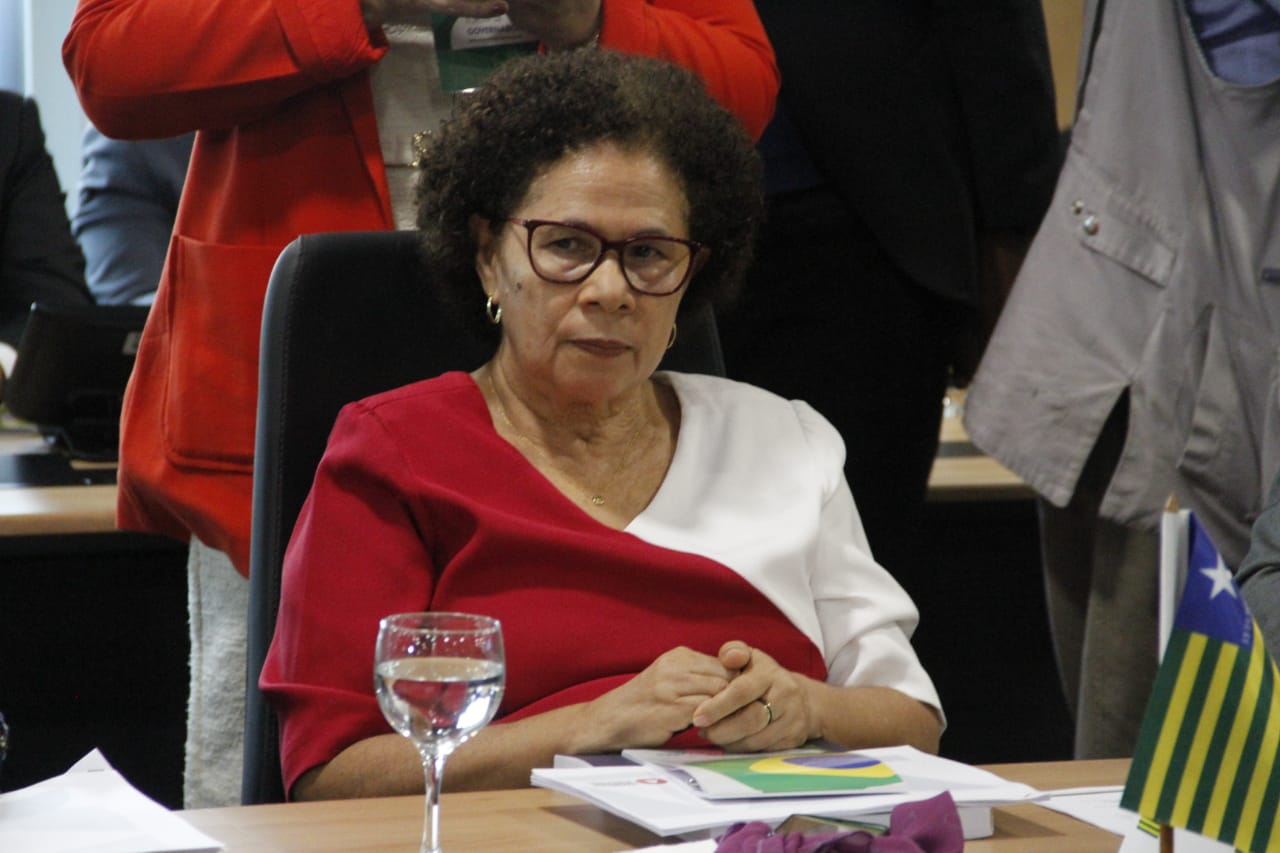 A governadora em exercício do Piauí, Regina Sousa